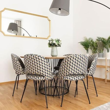Franz 23 - Typical Viennese Apartment In The Heart Of ウィーン エクステリア 写真