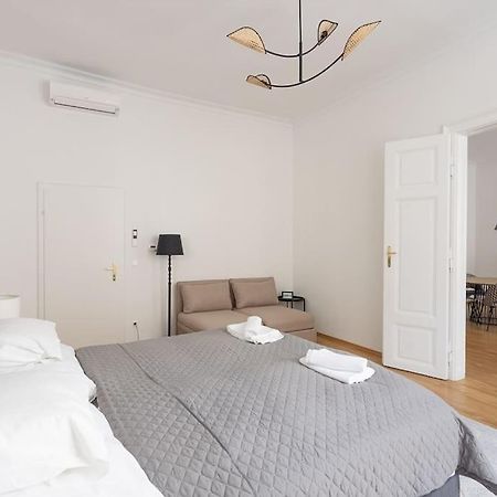 Franz 23 - Typical Viennese Apartment In The Heart Of ウィーン エクステリア 写真