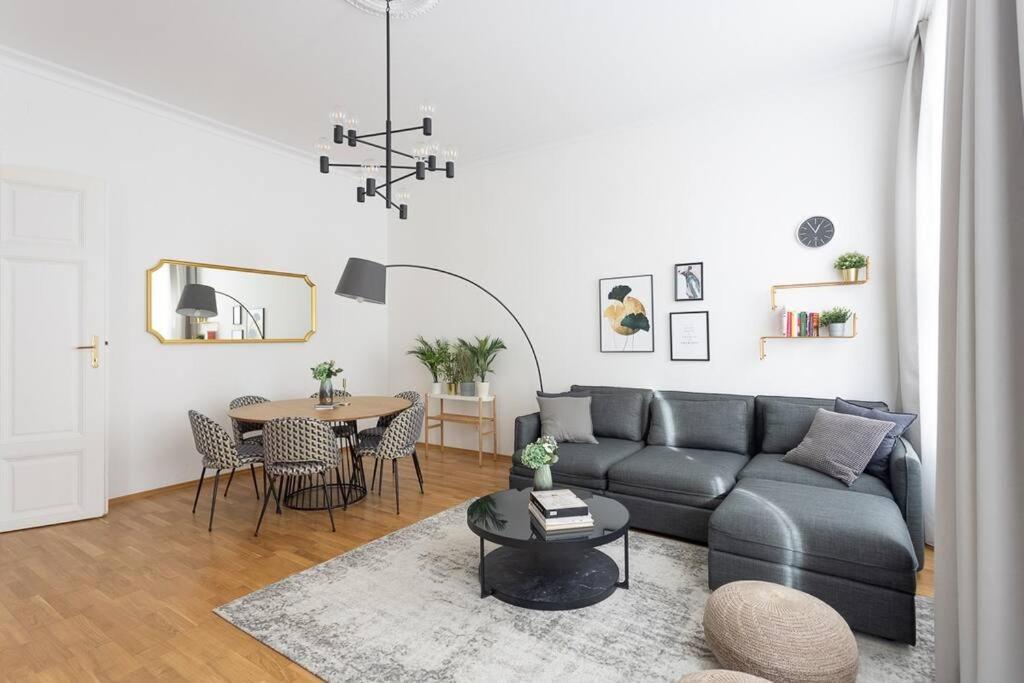 Franz 23 - Typical Viennese Apartment In The Heart Of ウィーン エクステリア 写真