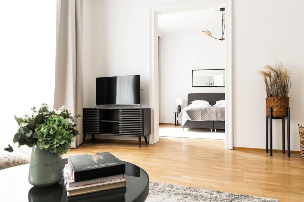 Franz 23 - Typical Viennese Apartment In The Heart Of ウィーン エクステリア 写真