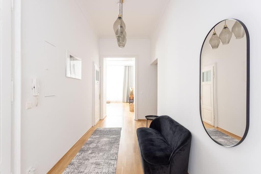 Franz 23 - Typical Viennese Apartment In The Heart Of ウィーン エクステリア 写真